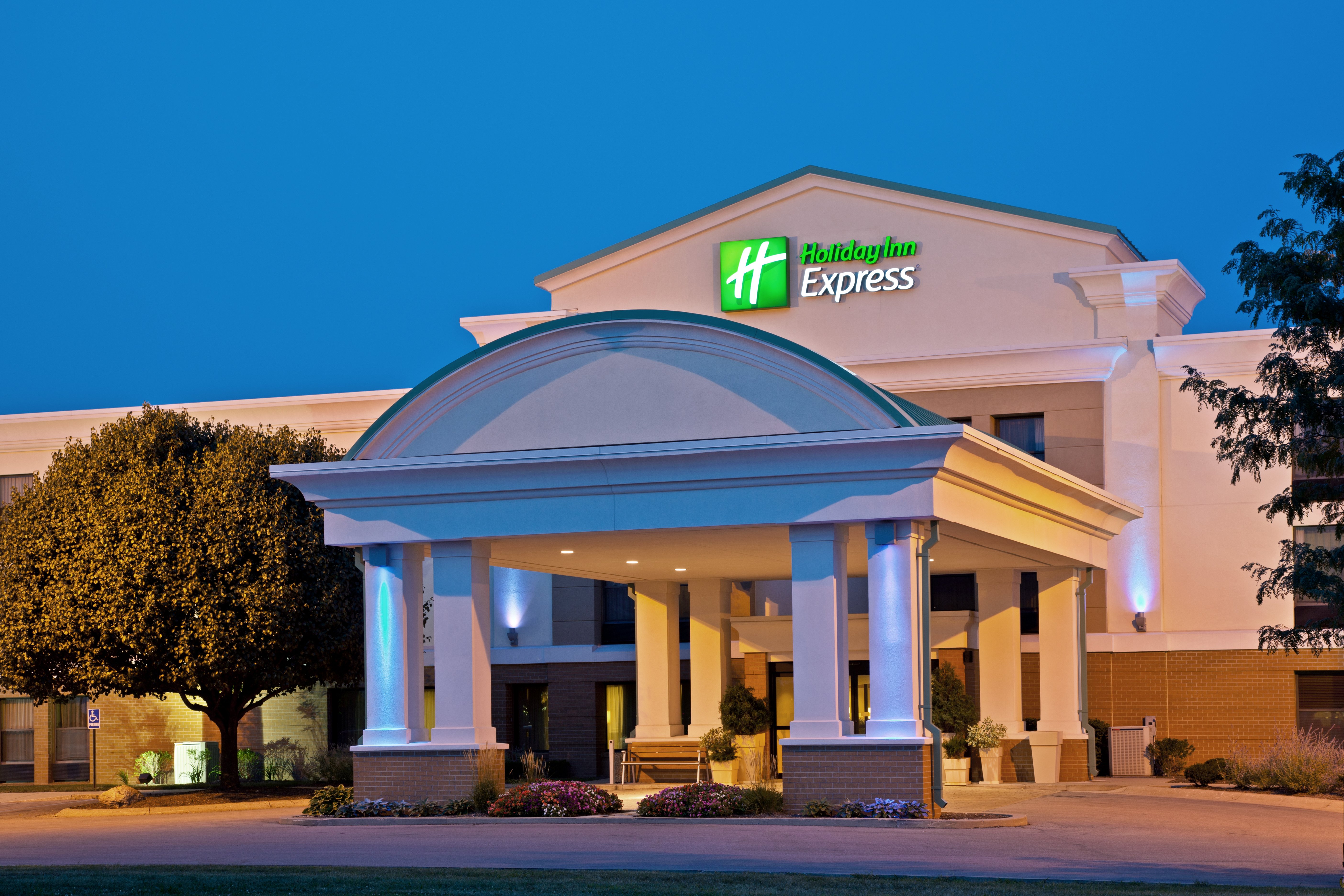 Holiday Inn Express Indianapolis Airport 4/80