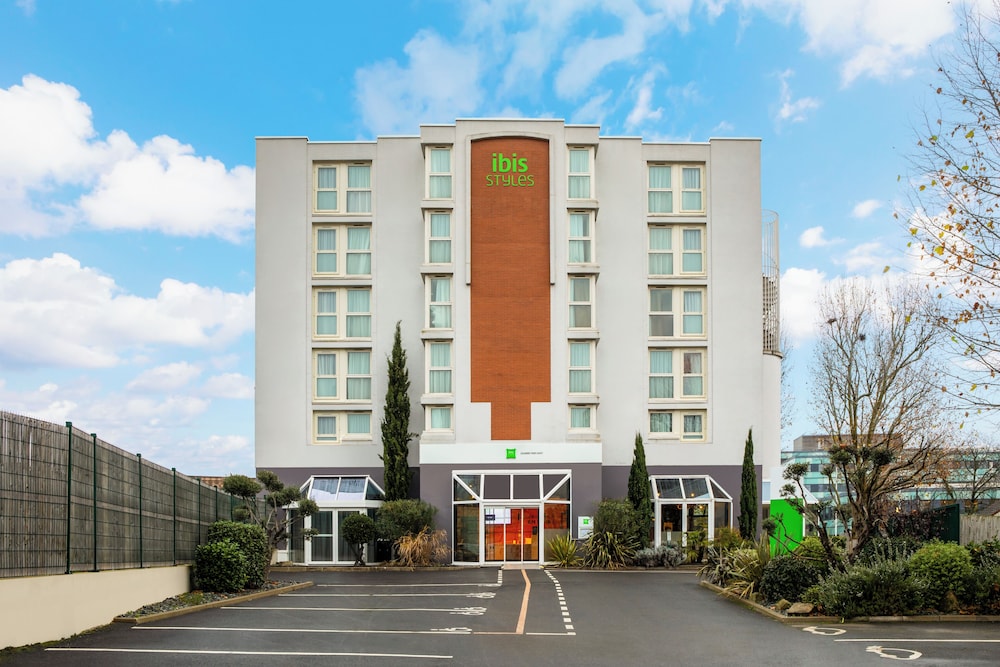 Ibis Styles Colombes Paris Ouest 7/82