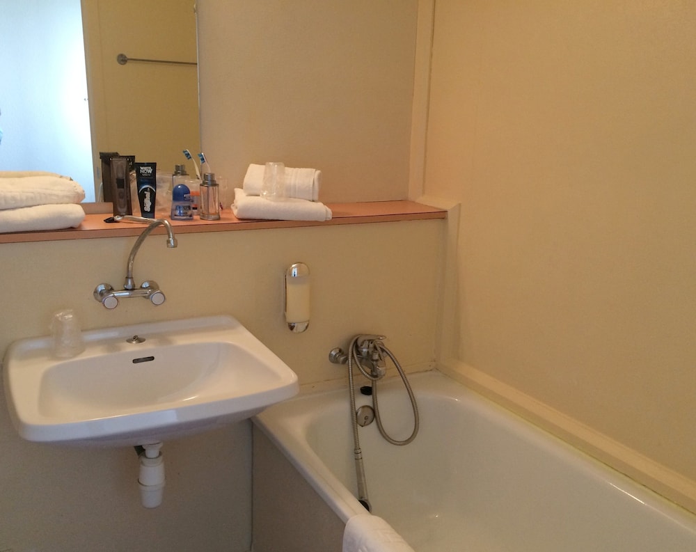 Aix Hotel 44/50