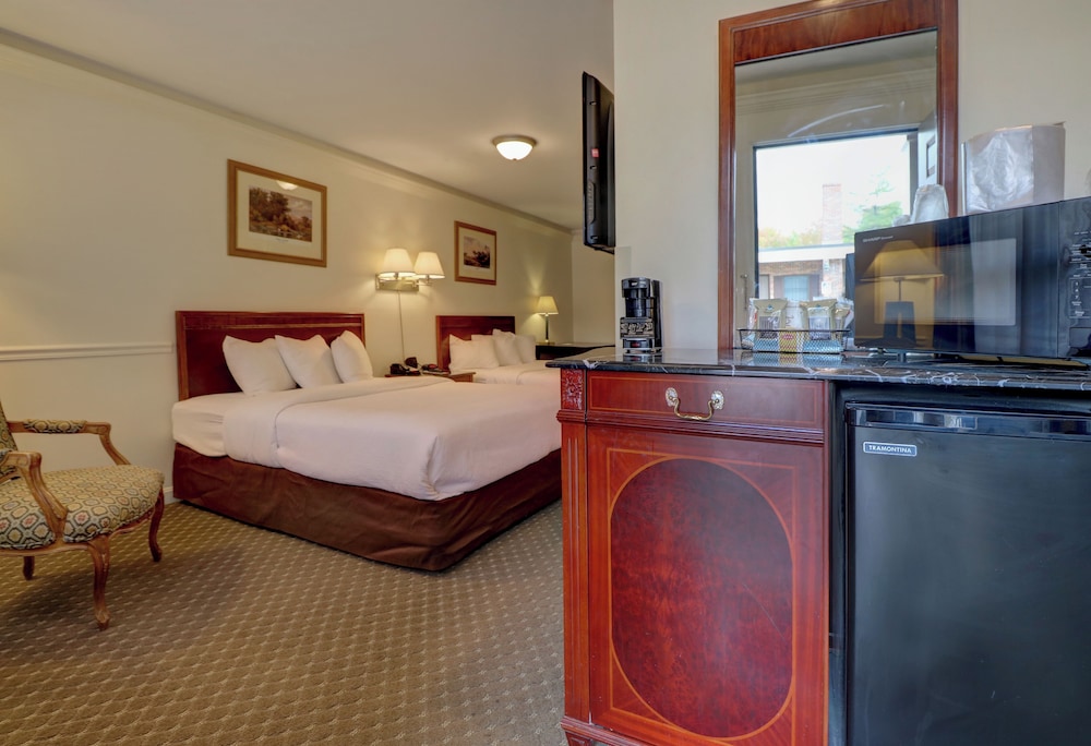STANDARD, 2 QUEEN BEDS