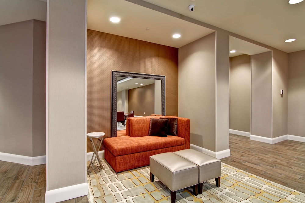 Hampton Inn Suites Cincinnati Downtown 48/72