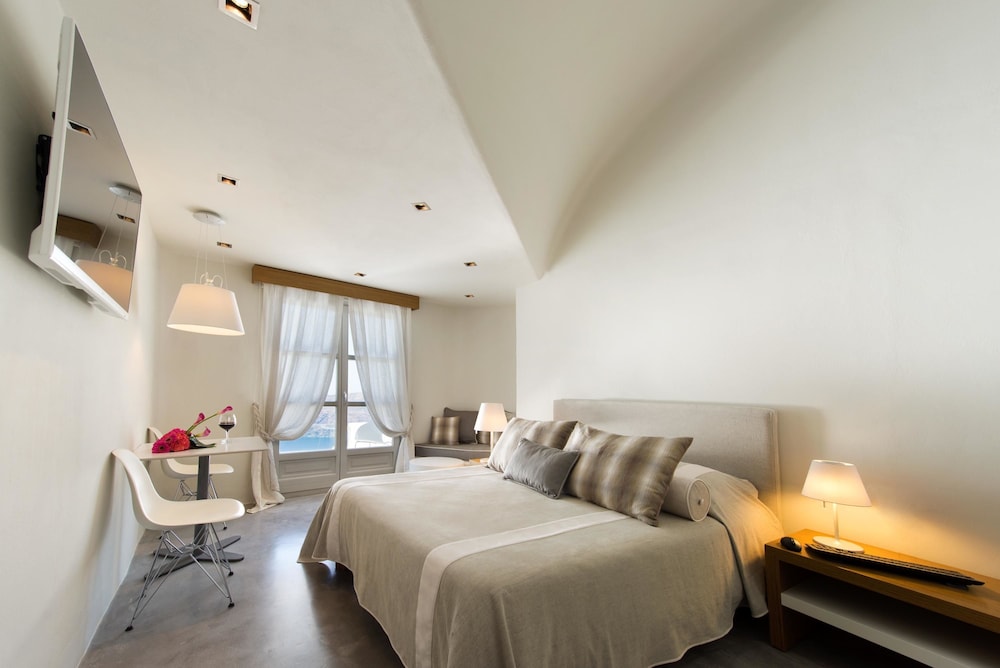 DELUXE, DOUBLE BED
