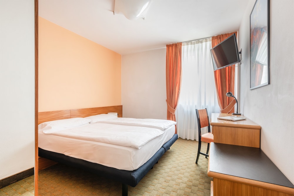 غرفة اقتصادية بسرير مزدوج، Alpina Hotel 2/7