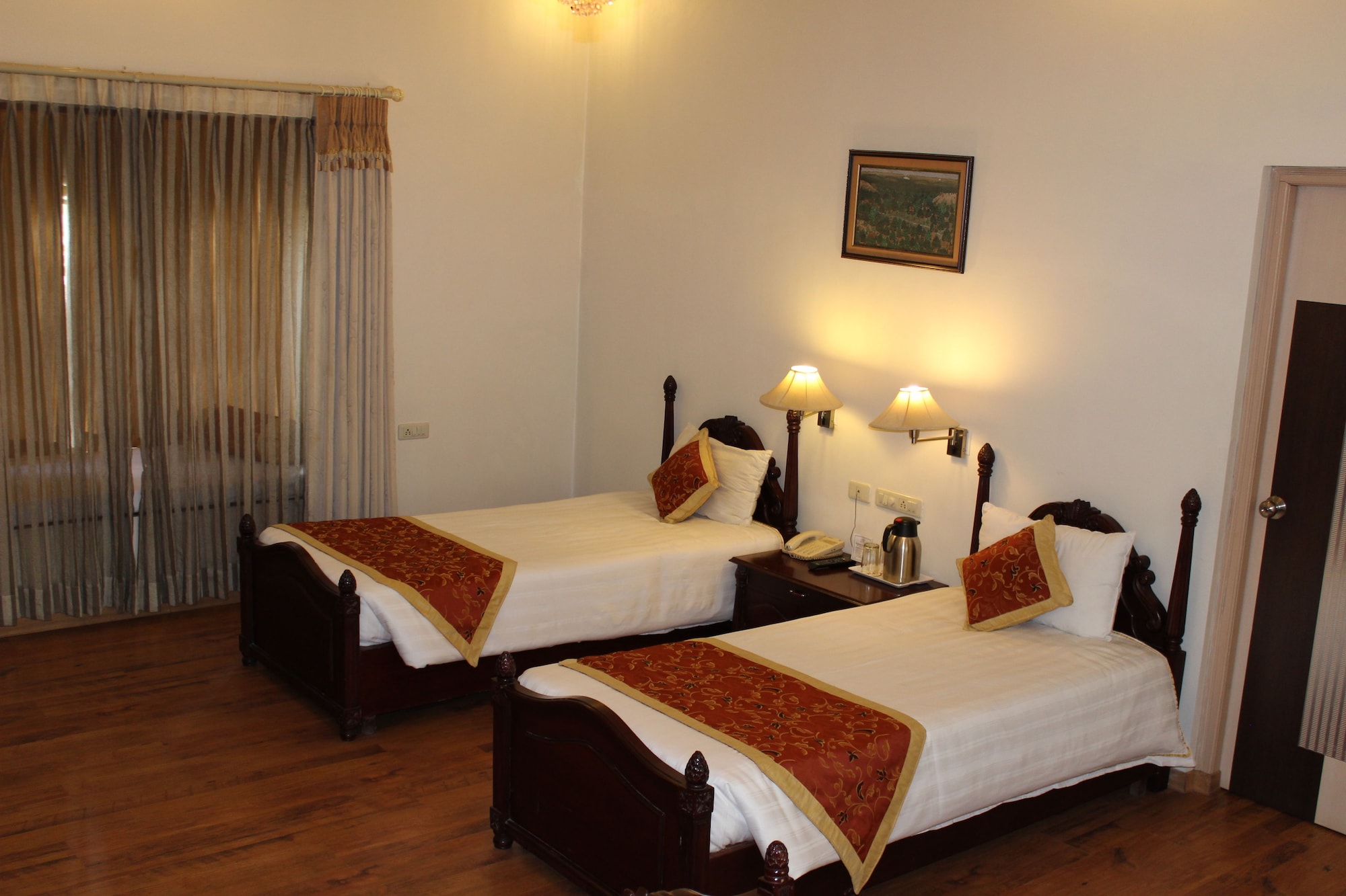 SUPERIOR ROOM