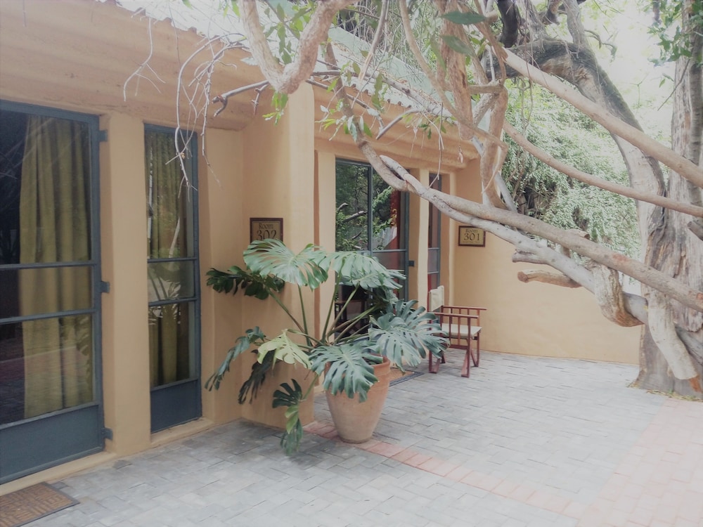 Island Safari Lodge 44/50