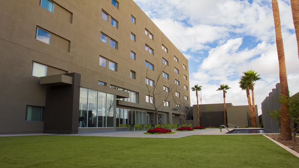 Holiday Inn Express Suites Hermosillo 4/50