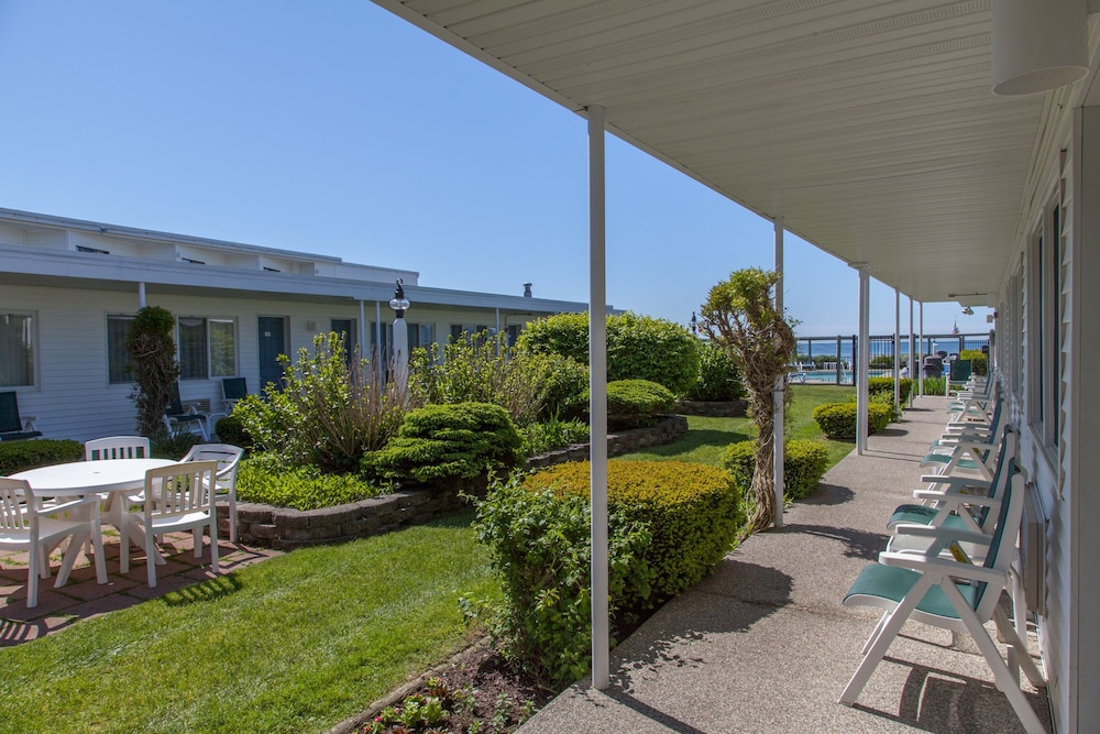 Blue Water Resort on the Ocean 8/79