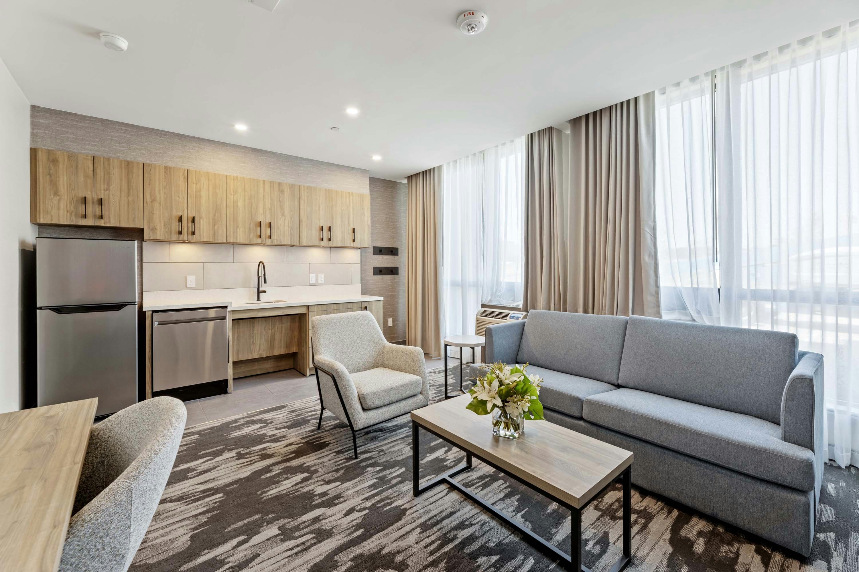 Sandman Signature Las Colinas Hotel and Suites 15/25