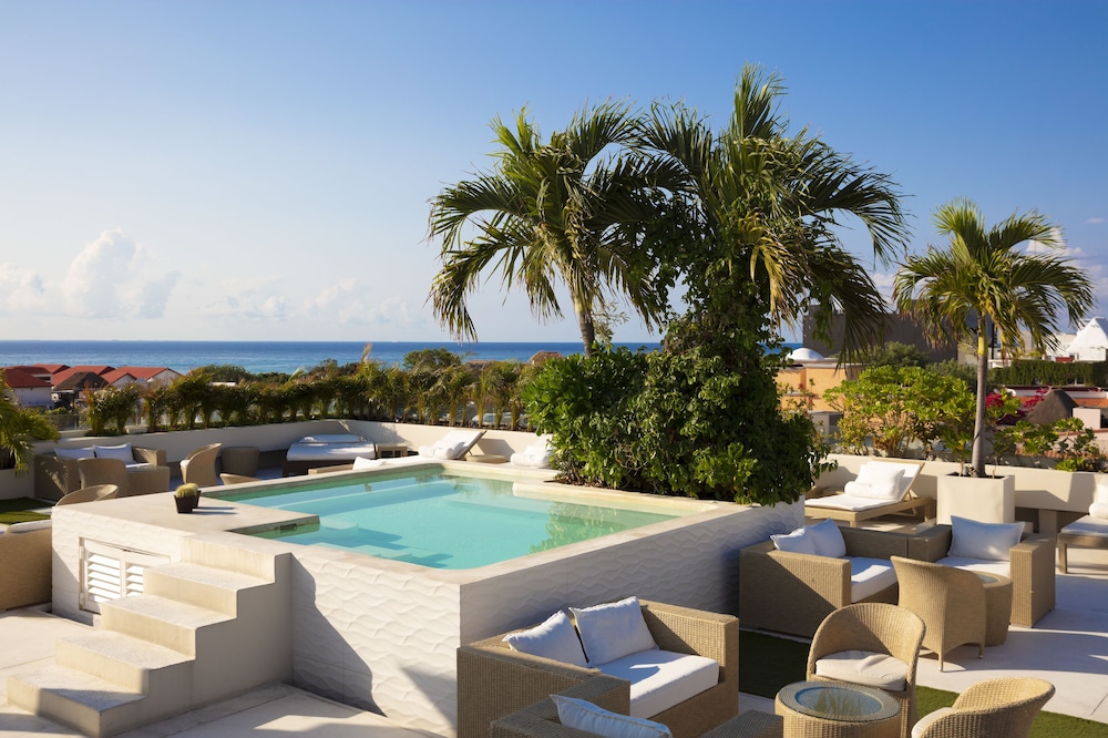 The Palm at Playa 67/77