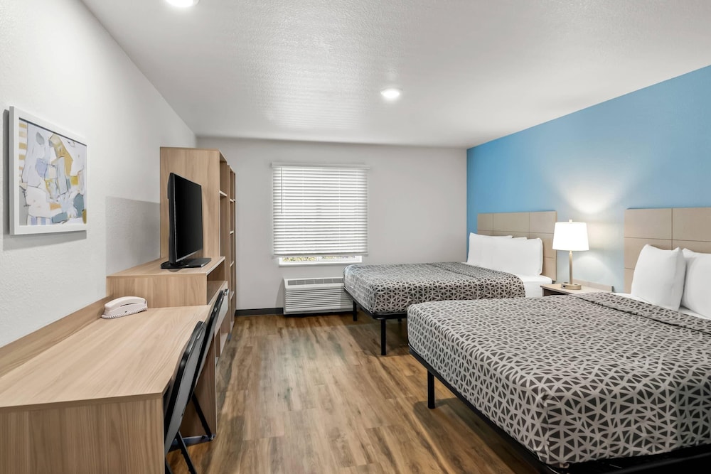 WoodSpring Suites Palm Springs - West Palm Beach, FL 21/44