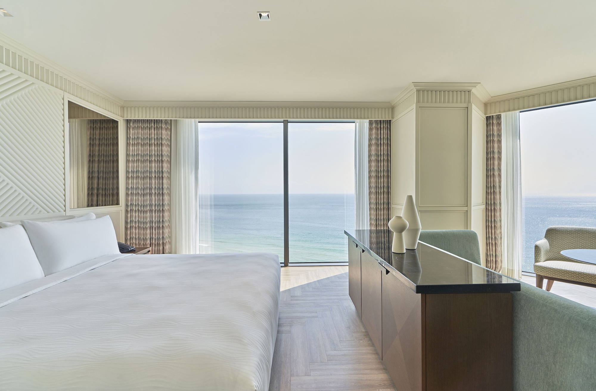 PREMIER, KING BED, OCEAN VIEW