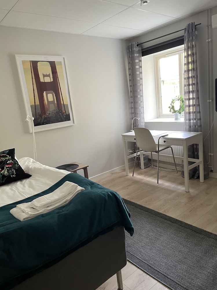 City, Apartment, 5 Beds 2/5