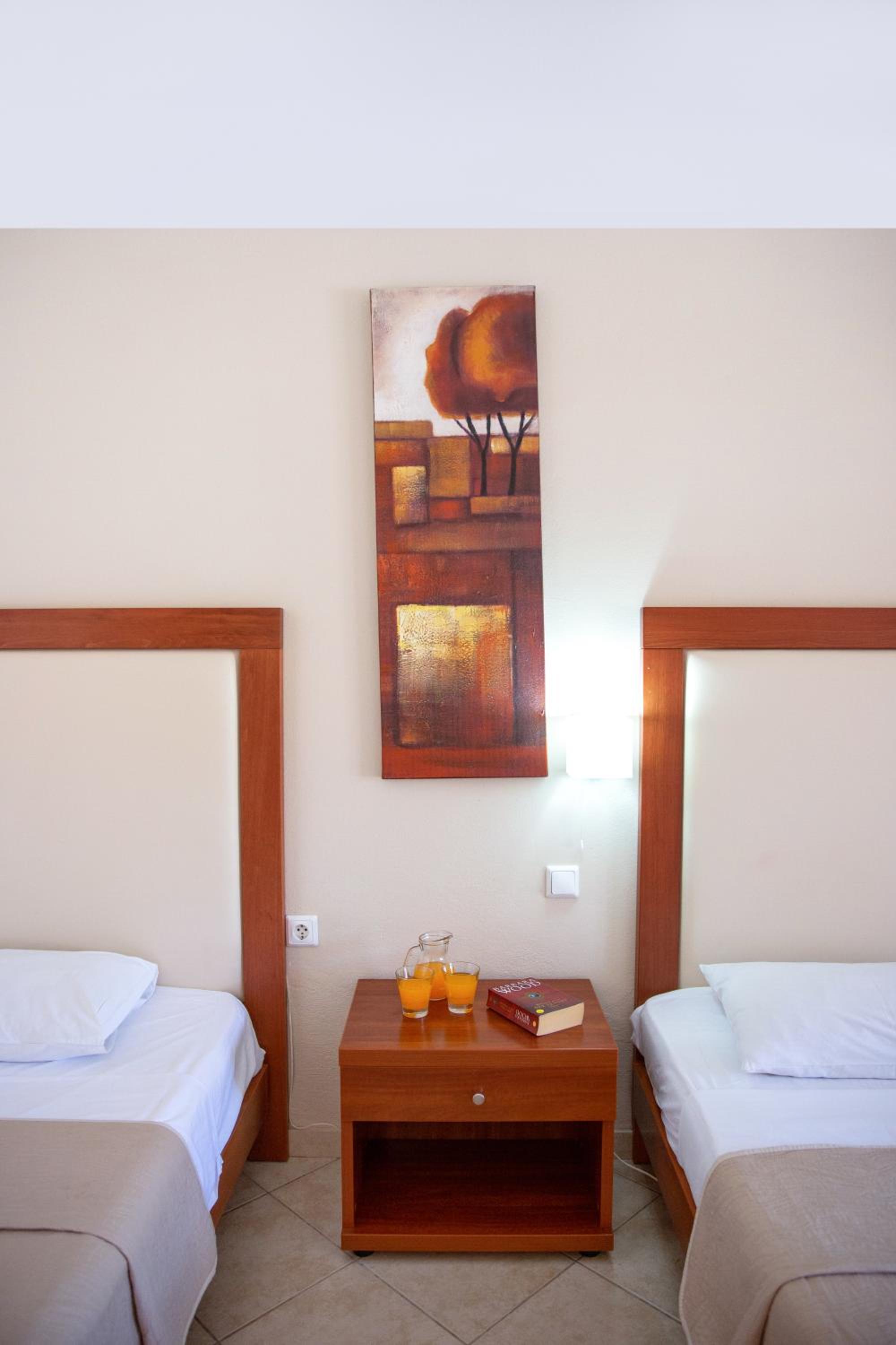 Room, Triple