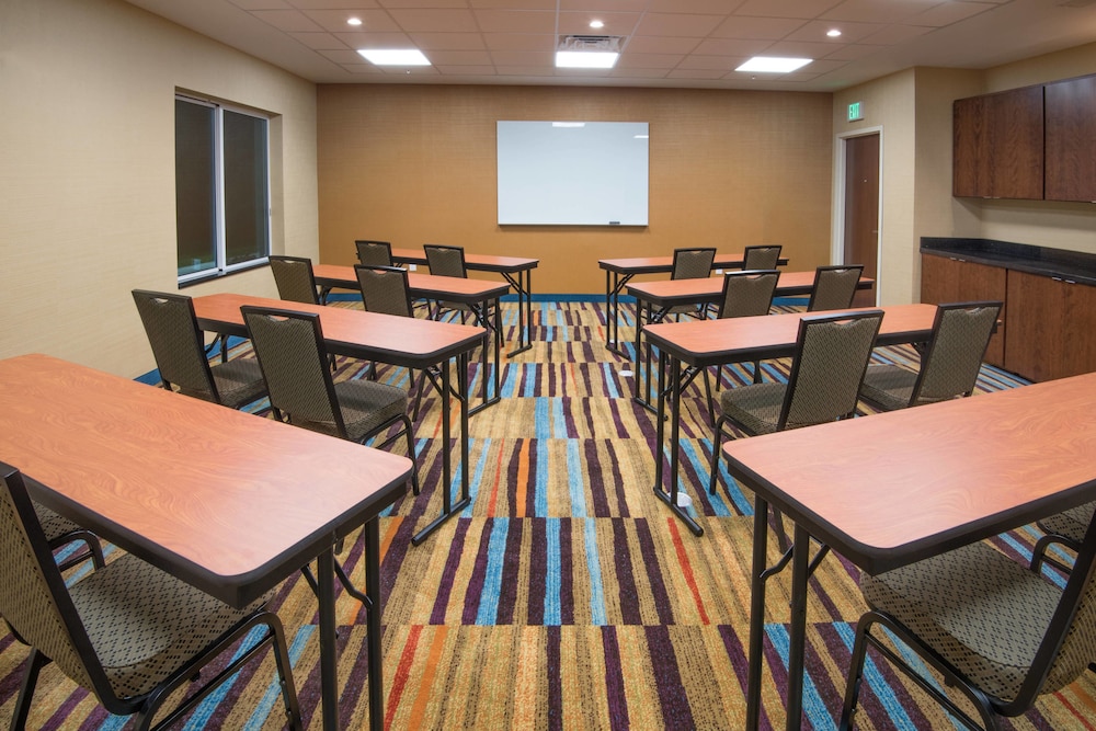 Fairfield Inn Suites Fort Wayne Southwest 28/33