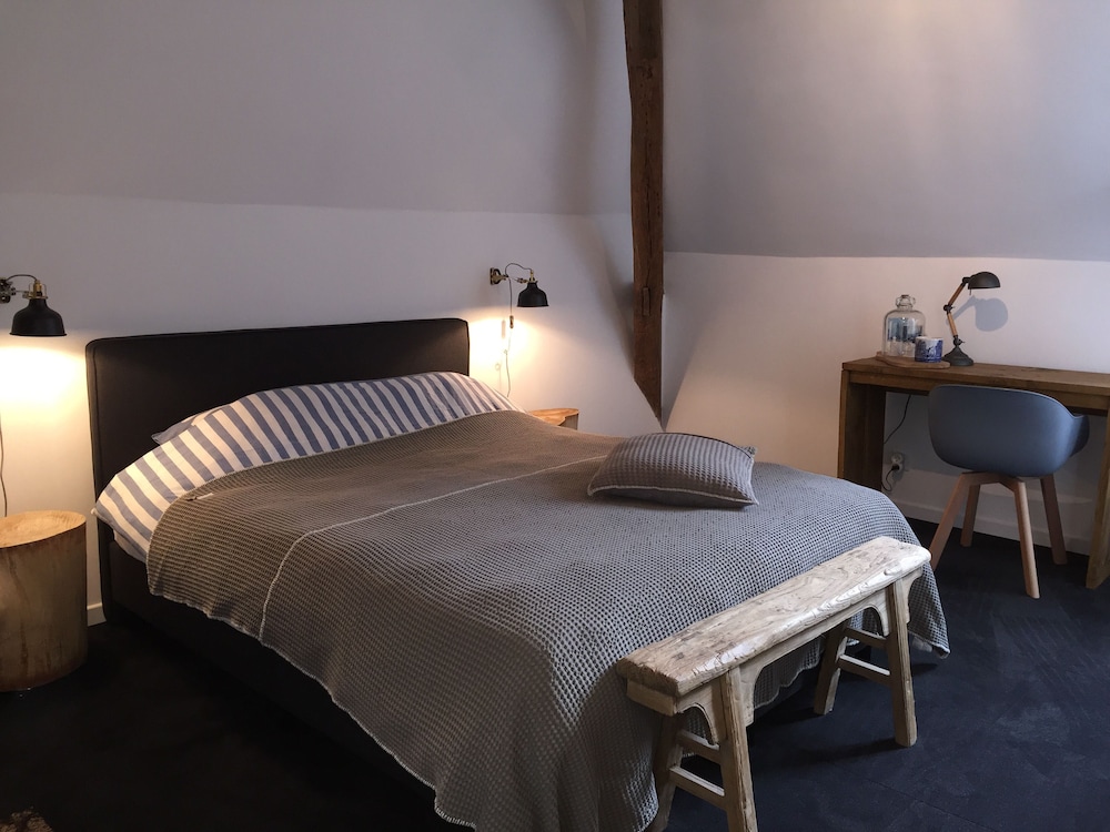 Boutique Hotel B&B Fleurie، بورجيز 26/50