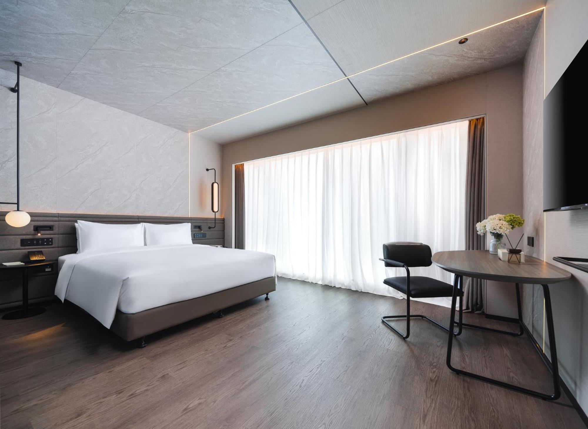 STANDARD, KING BED