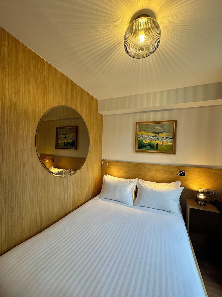 HOTEL MONTMARTRE 24/48