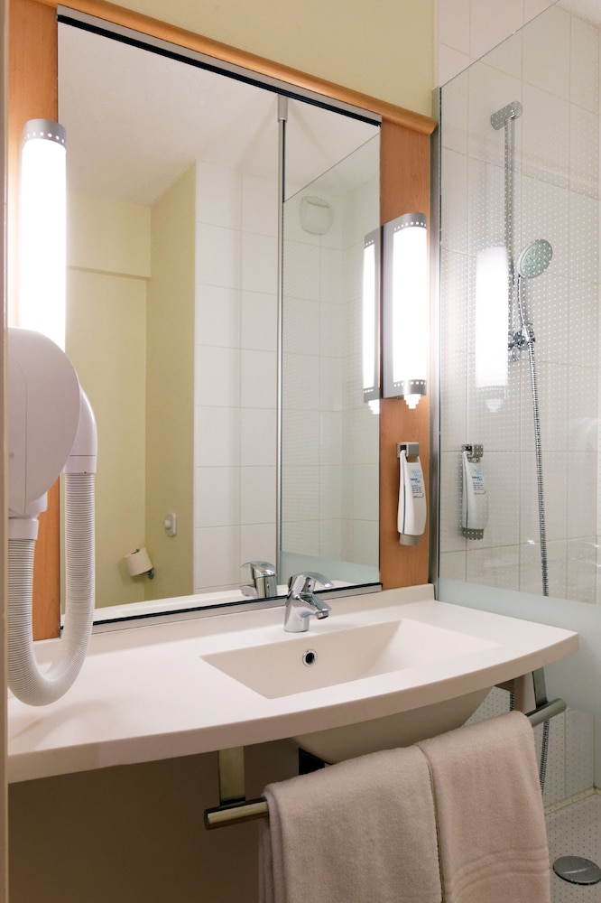 ibis La Roche sur Yon 22/73