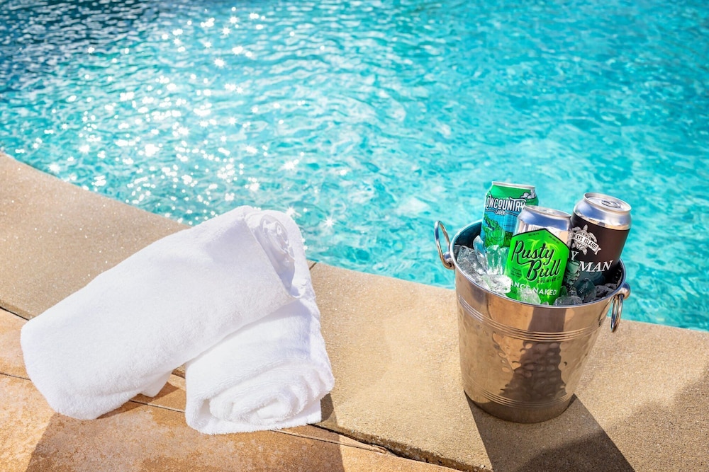 CROWNE PLAZA CHARLESTON AIRPORT CONV CTR 28/76