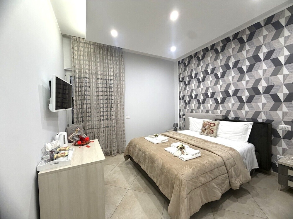 DELUXE, QUEEN BED