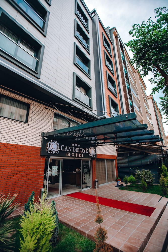 Can Deluxe Hotel 8/25