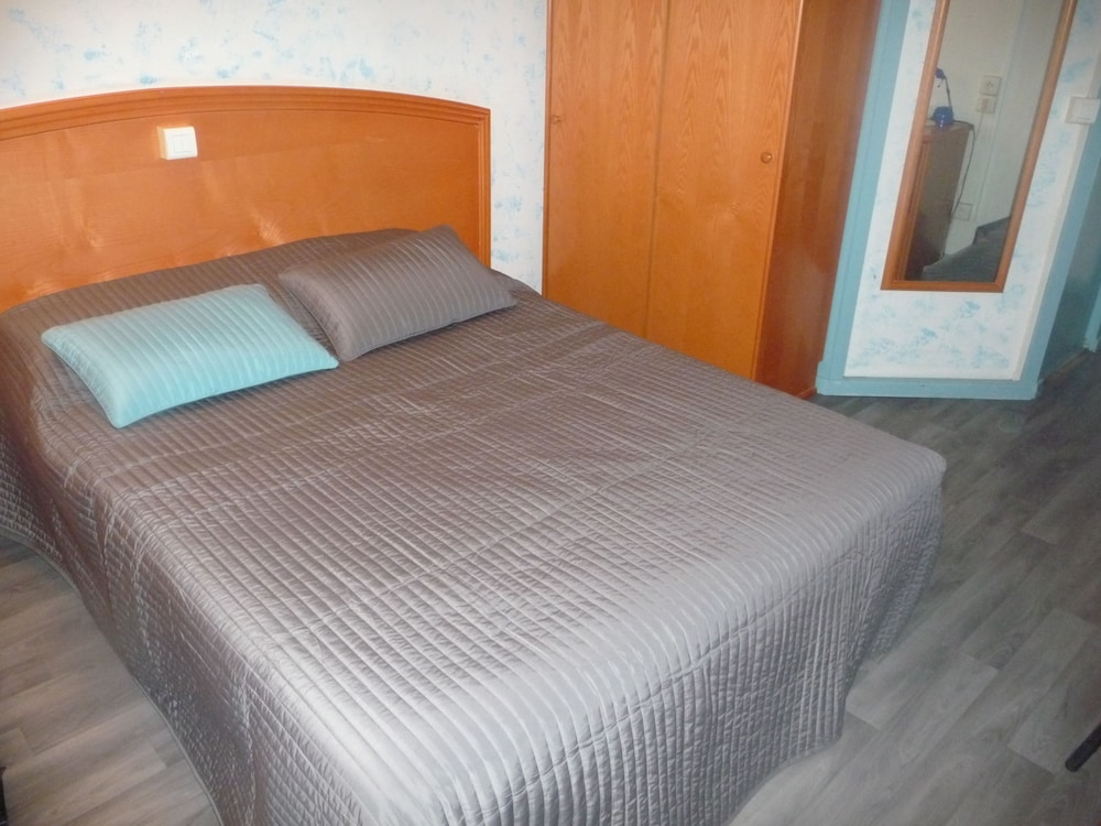 Aix Hotel 10/50