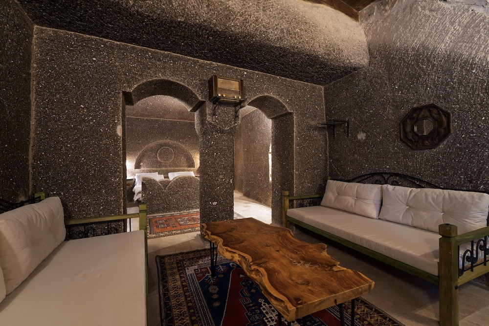 Grand Cave Suites 30/50