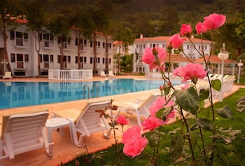 White Hotel 16/18