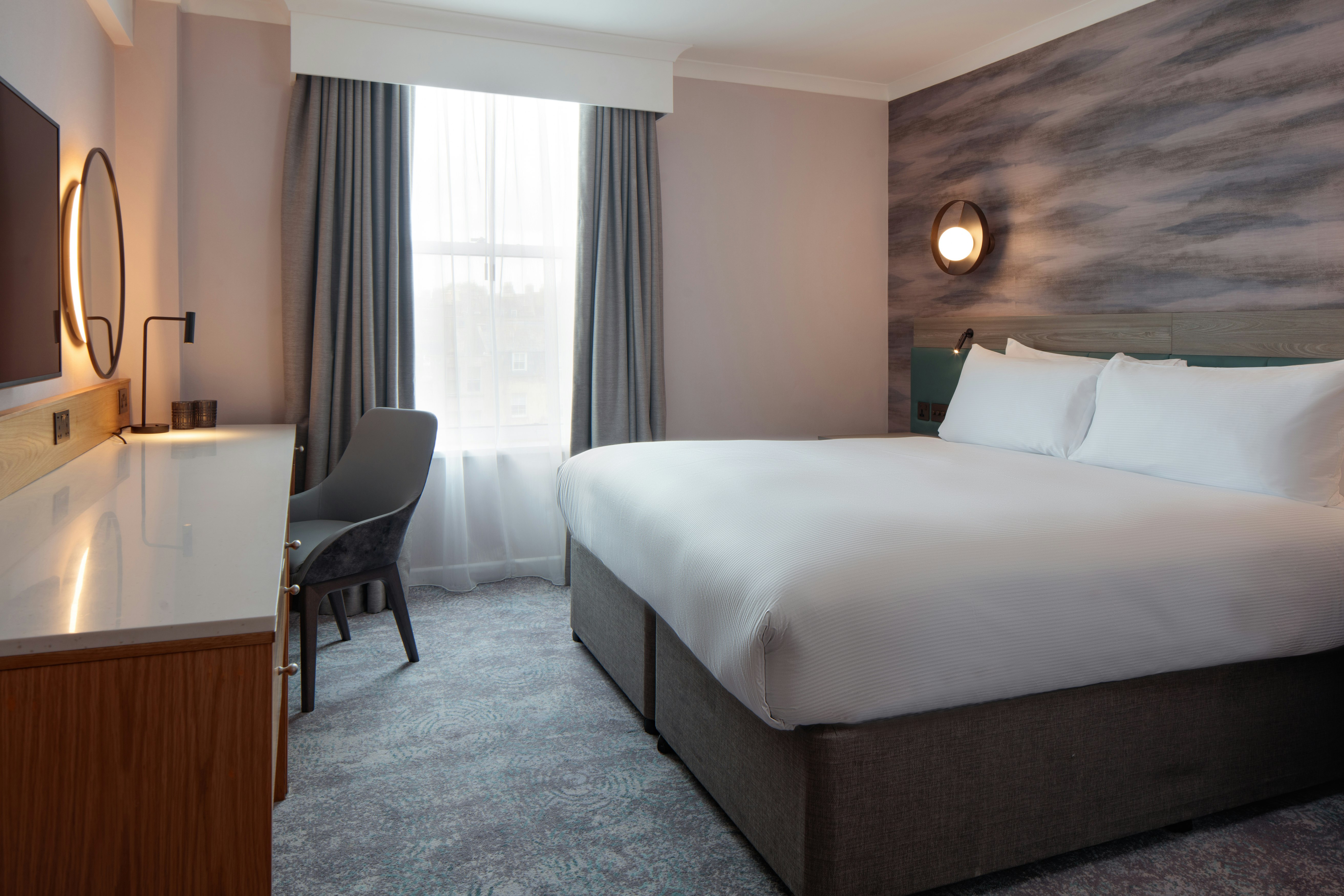 SUPERIOR, QUEEN BED