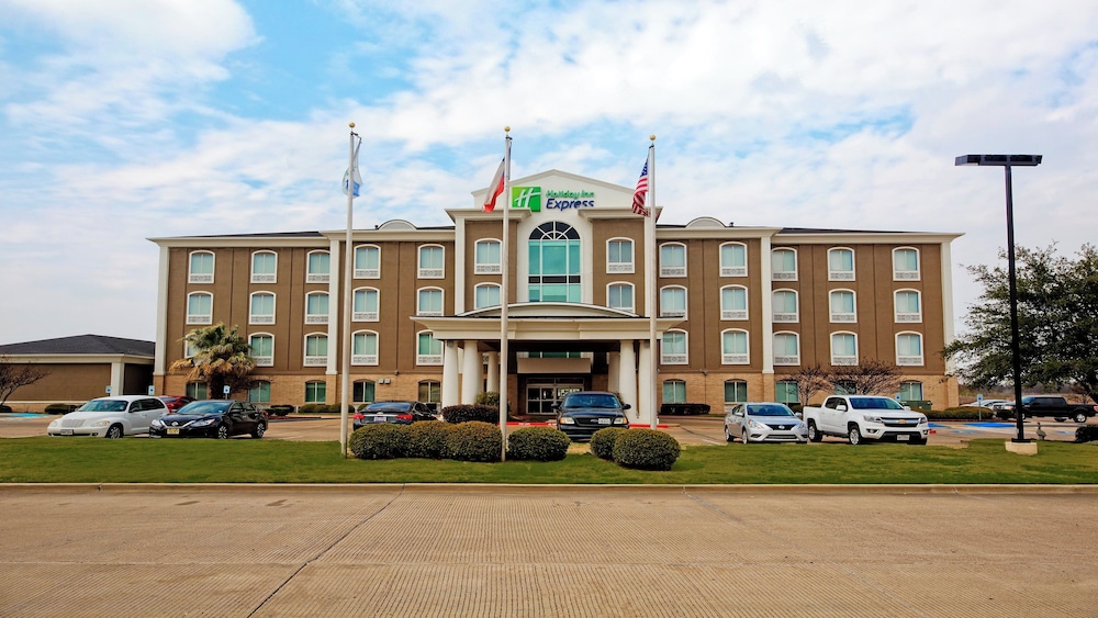 Holiday Inn Express & Suites Corsicana I-45 64/68