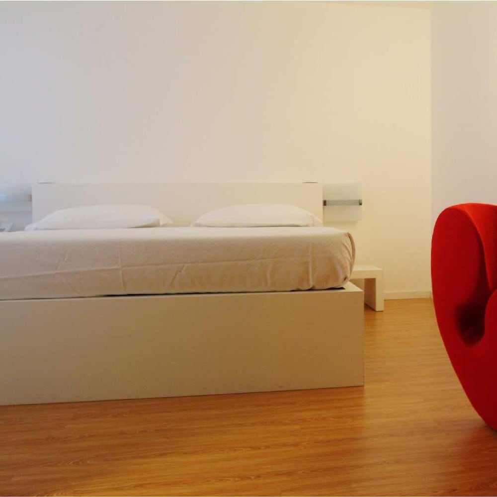 Urban Hotel Design 68/72