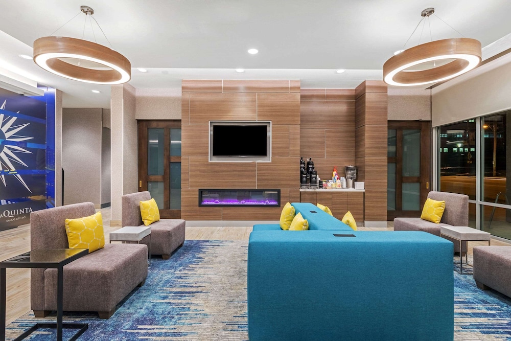La Quinta Inn & Suites by Wyndham Kansas City Beacon Hill 29/44