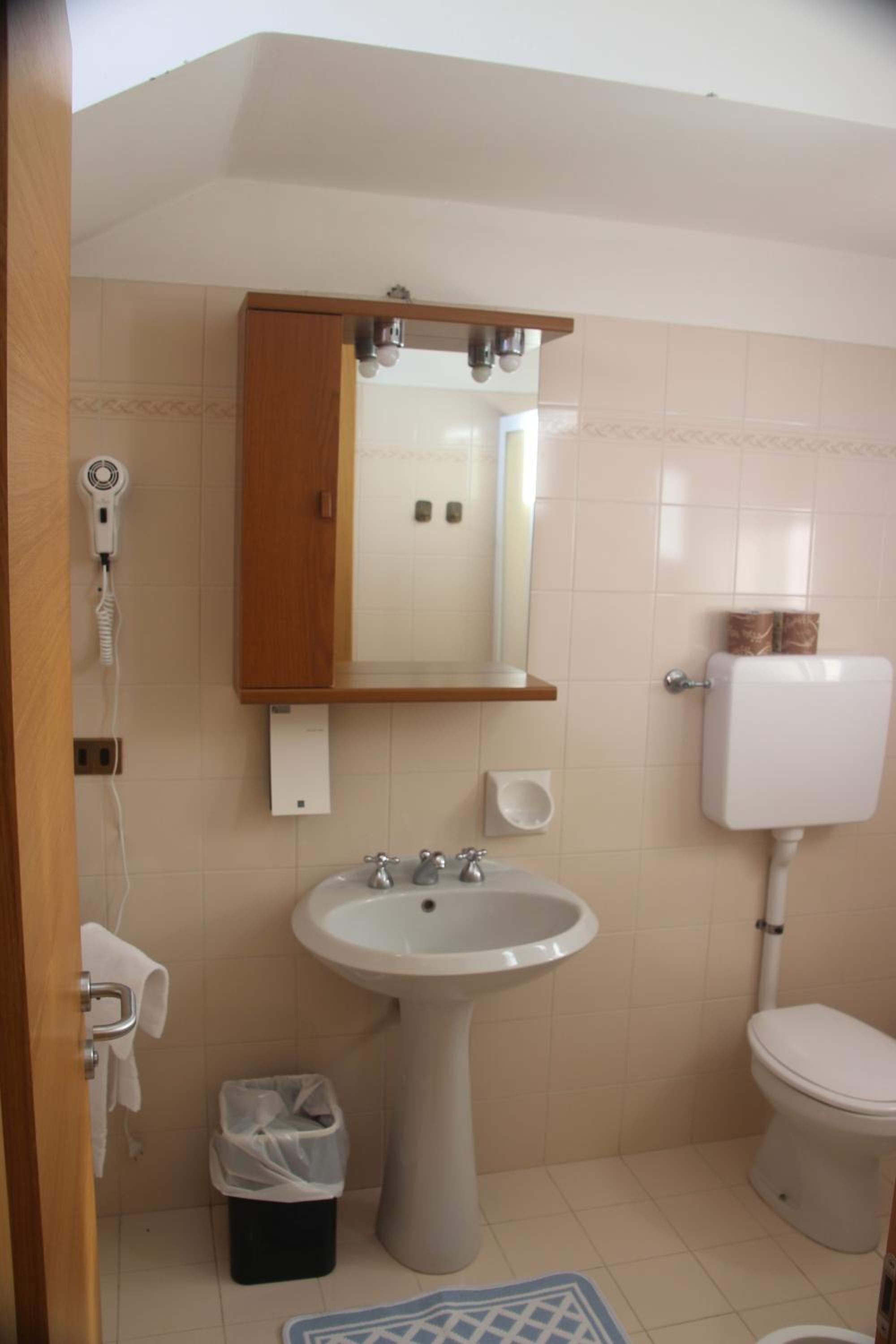 Albergo Sole 50/50