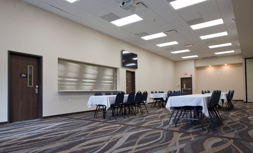 Cobblestone Inn & Suites - Boone 36/50