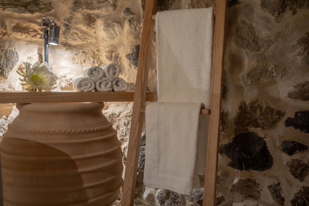 Nalas Cave Suite - Adults Only 21/50