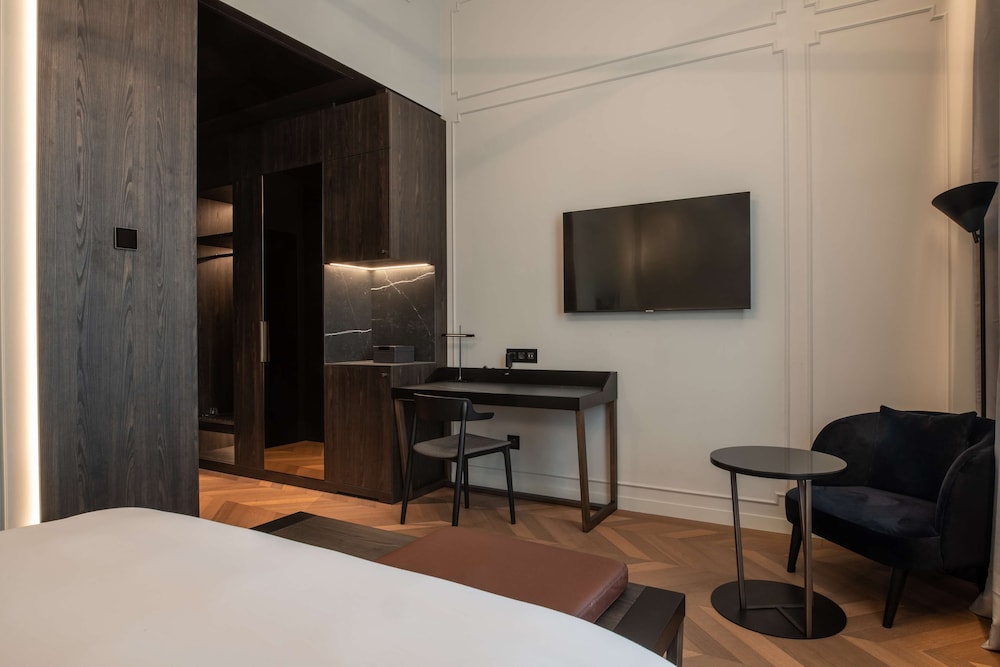Radisson Collection Hotel, Palazzo Touring Club Milan 60/73