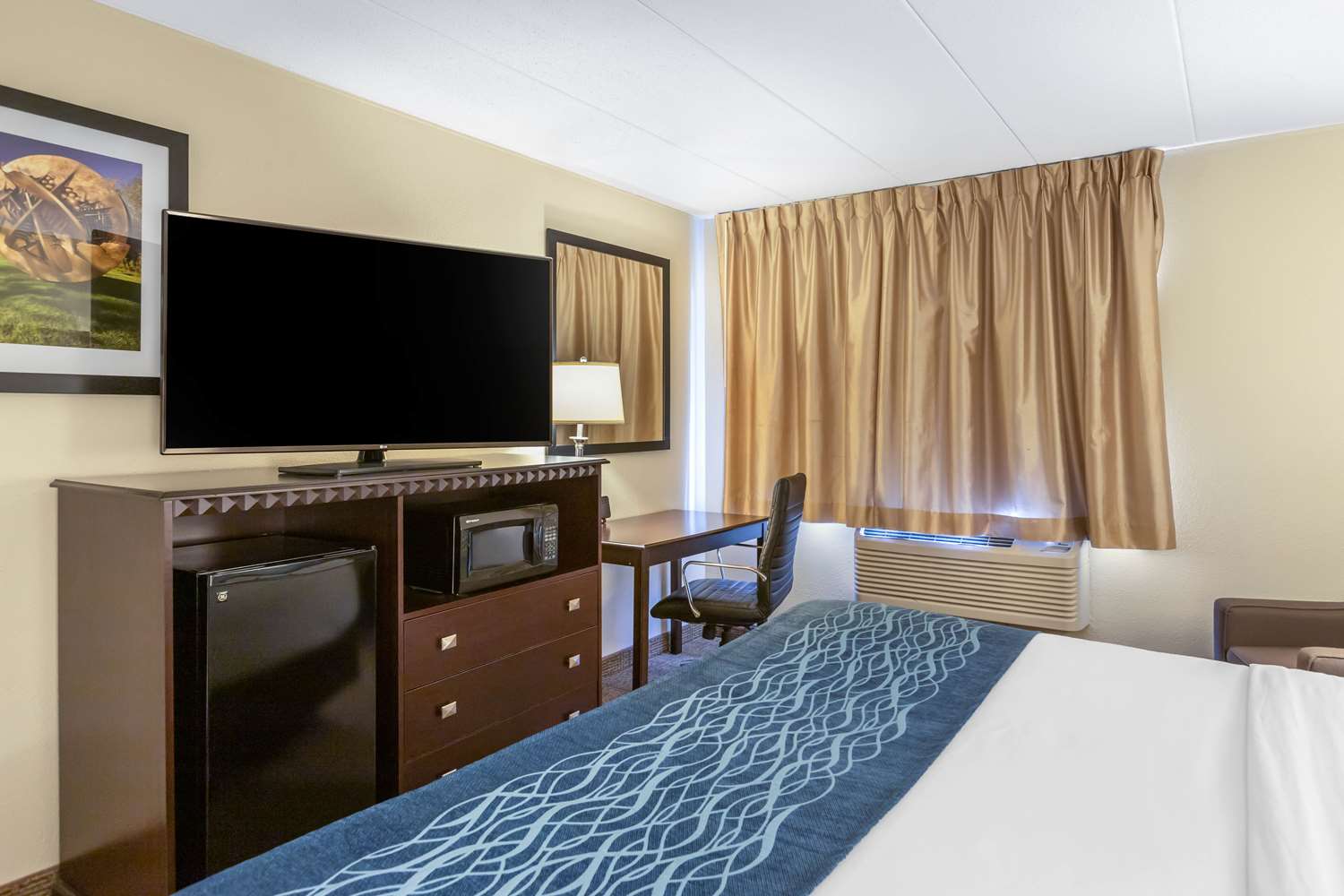 غرفة بسرير كينج لذوي الإعاقة، Comfort Inn Grand Rapids Airport 3/4