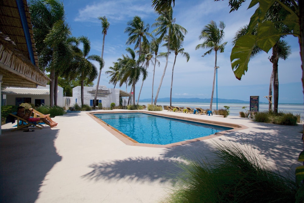Lime N Soda Beachfront Resort 41/50