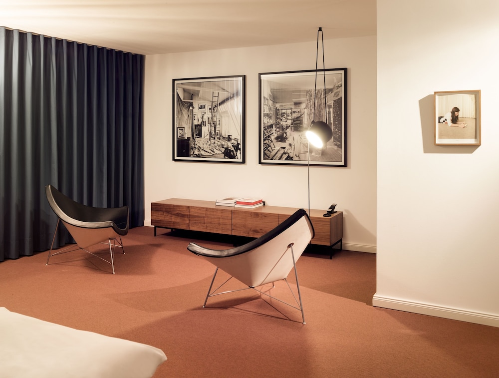 The Qvest Hideaway 40/57