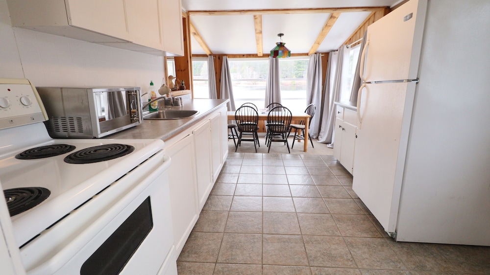 Algonquin Lakeside Inn 15/50