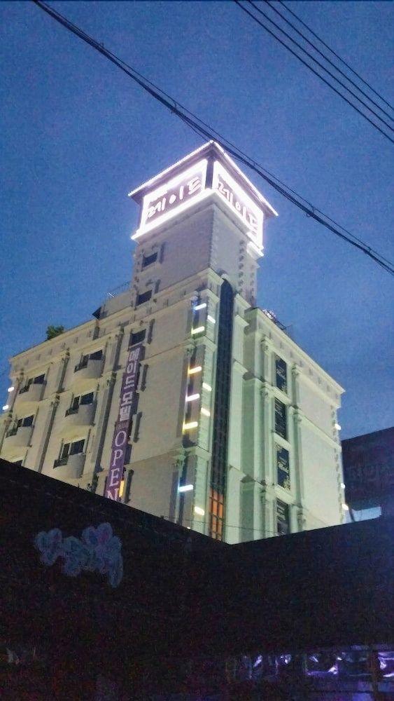 Made Hotel 3/50