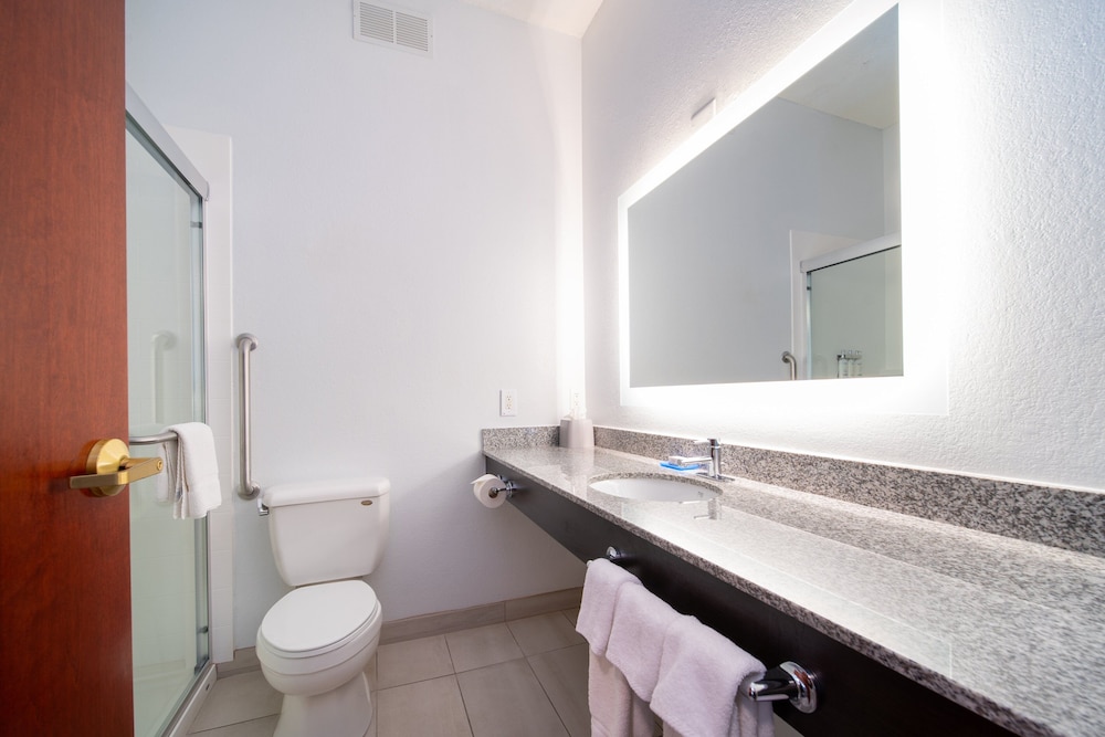 Holiday Inn Express Hotel Suites Bedford 50/53