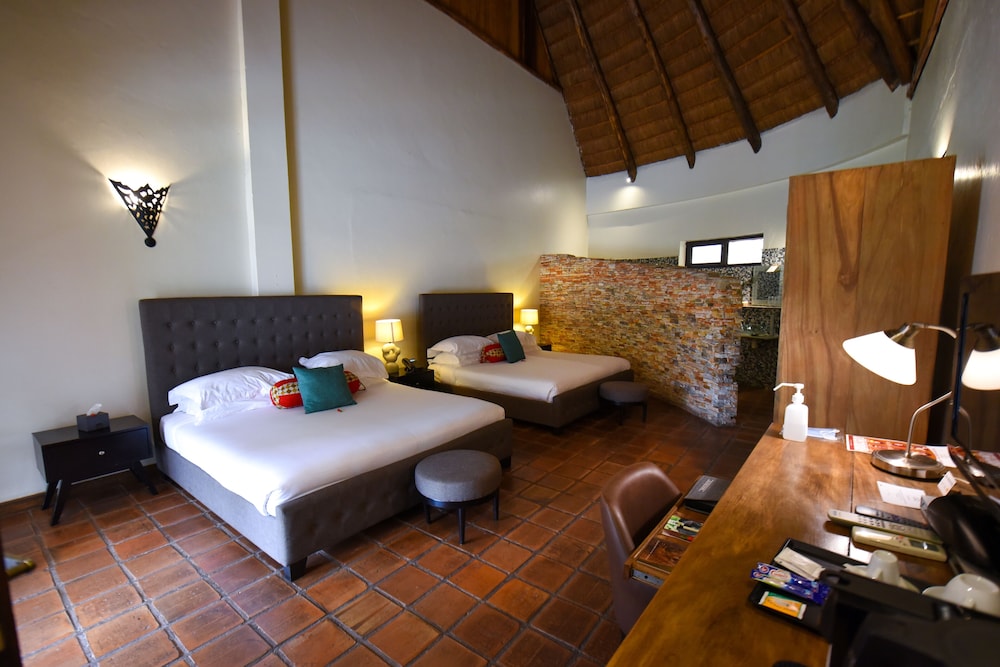 Le Petit Village Hotel 12/50