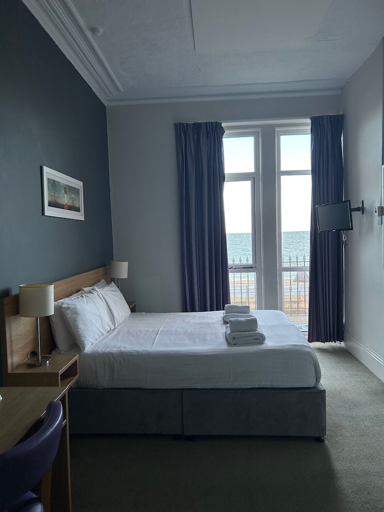 County Hotel 22/68