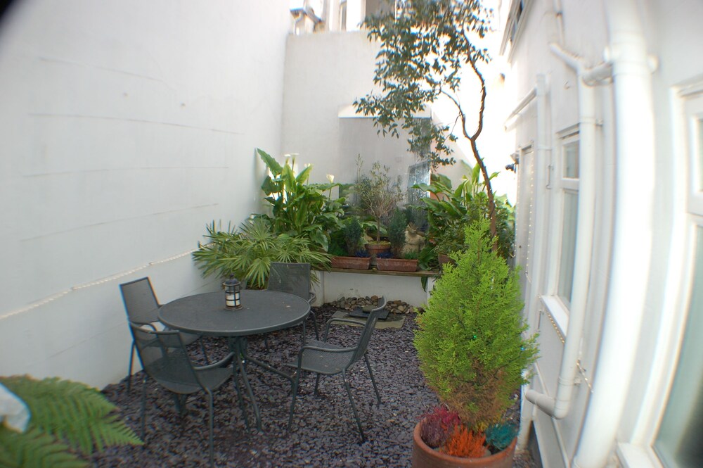 Brightonwave Bed And Breakfast 51/61