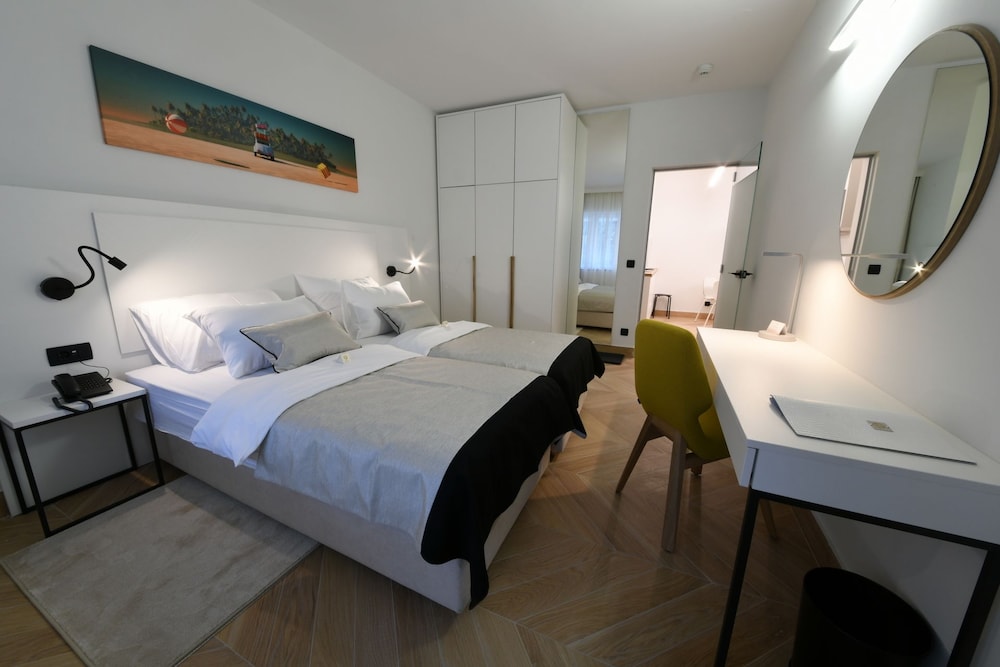 Aparthotel Milenij 7/40