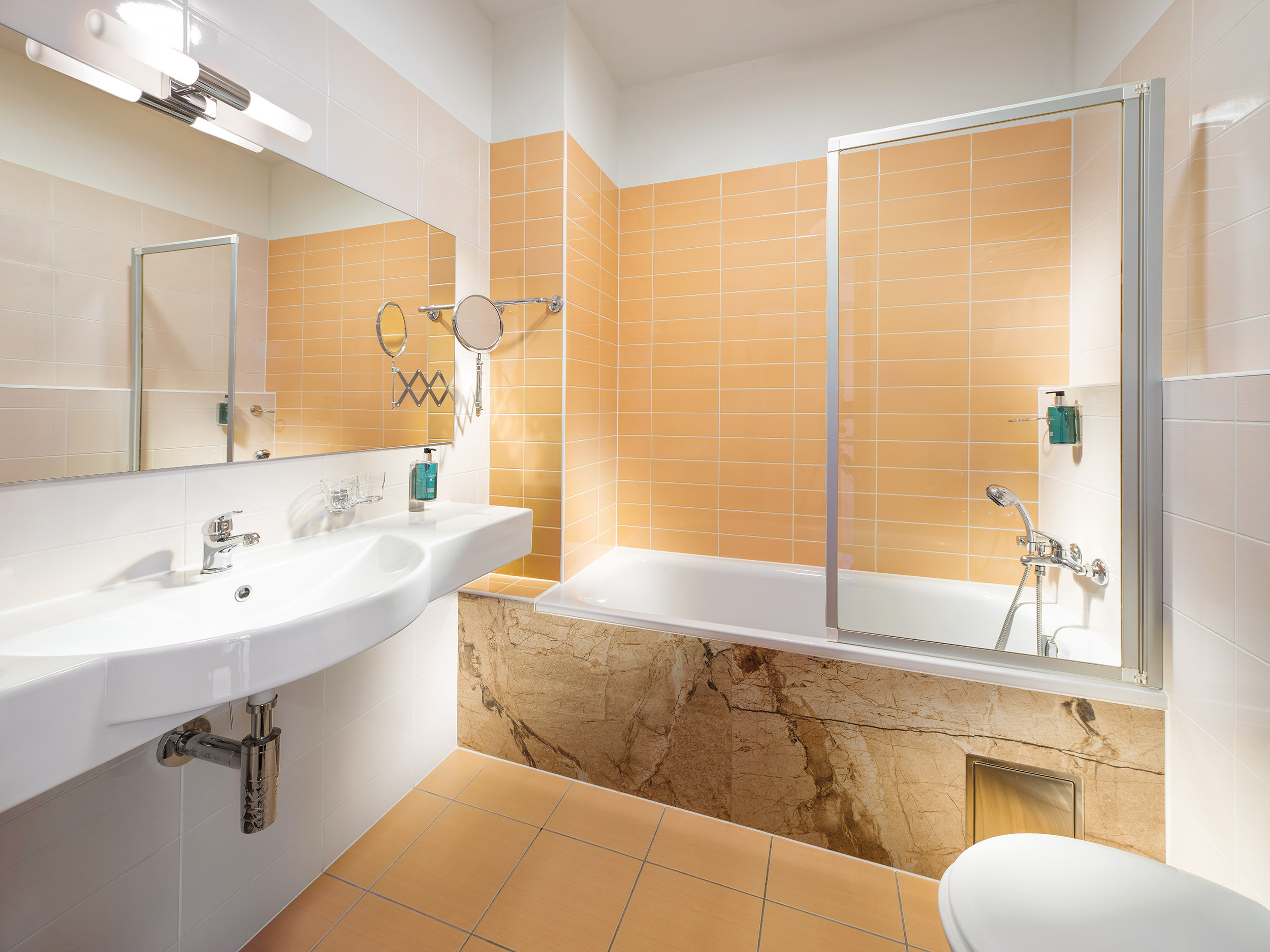 Superior, Double or Twin Bed, Hotel Michael 2/2