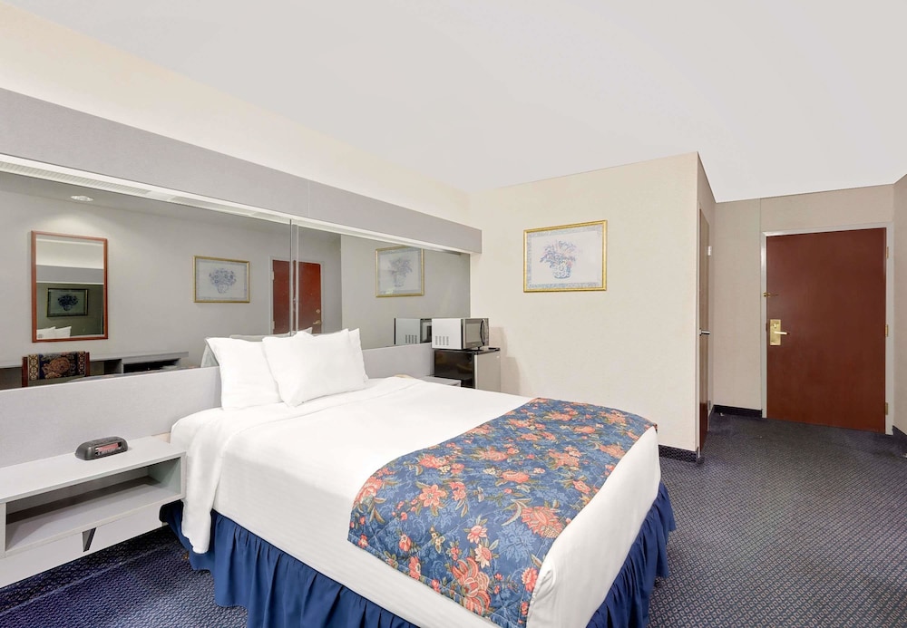 Microtel Inn & Suites by Wyndham Hagerstown 10/18