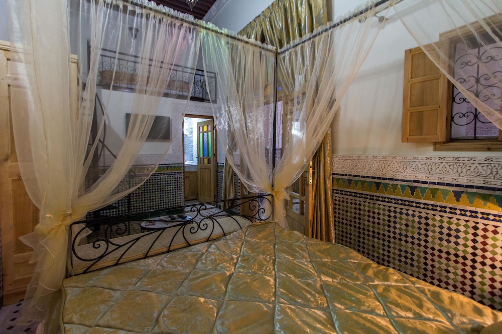 RIAD TARYANA 27/53