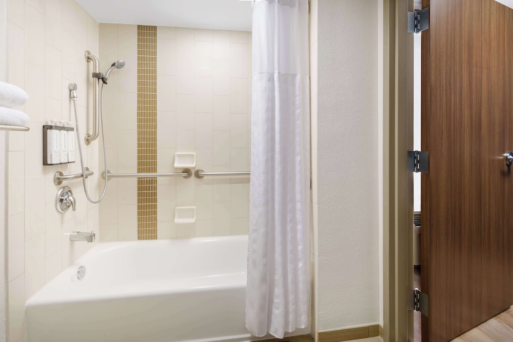 Hyatt Place Across from Universal Orlando Resort 59/60